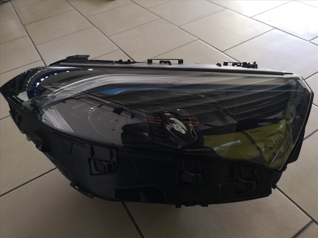 Mercedes EQC lámpa  a2439062801 1. kép