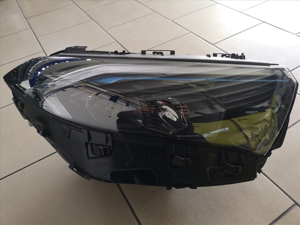 Mercedes EQC lámpa  a2439062801 2. kép