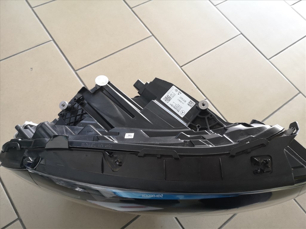 Mercedes EQC lámpa  a2439062801 3. kép