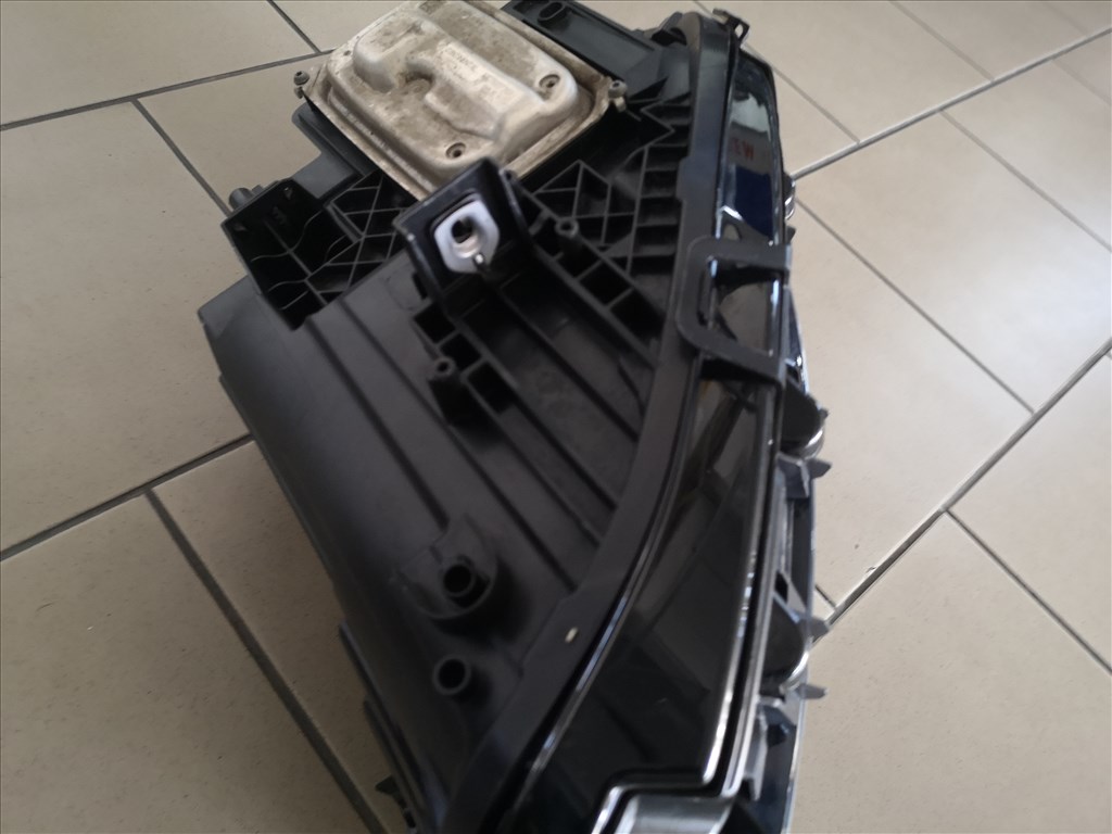 Mercedes EQC lámpa  a2439062801 6. kép