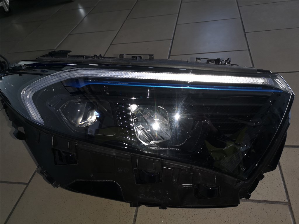 Mercedes EQC lámpa  a2439062801 7. kép