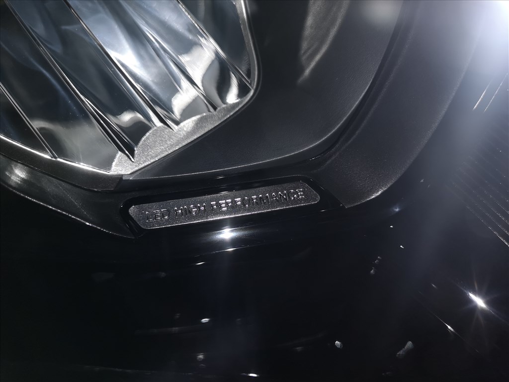 Mercedes EQC lámpa  a2439062801 8. kép