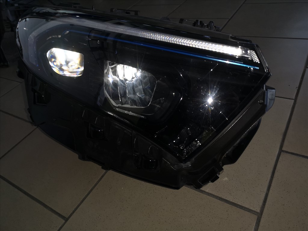 Mercedes EQC lámpa  a2439062801 10. kép