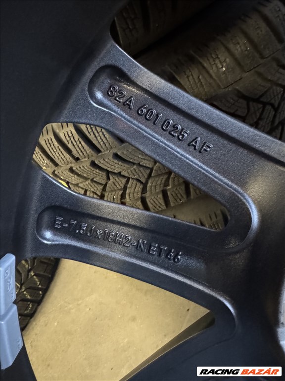  5x100 lyukosztású 18" újszerű (gyári felni) alufelni, rajta 215/40 újszerű Bridgestone nyári gumi 7. kép