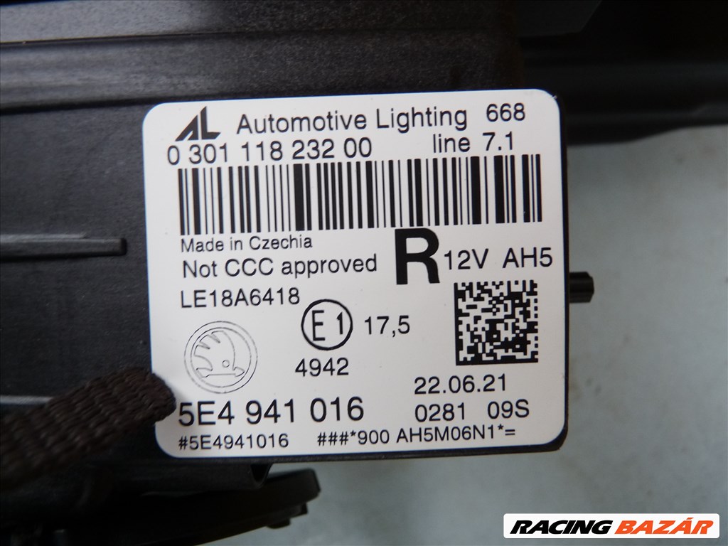 Skoda Octavia IV Jobb Led fényszóró 5e4941016 5. kép