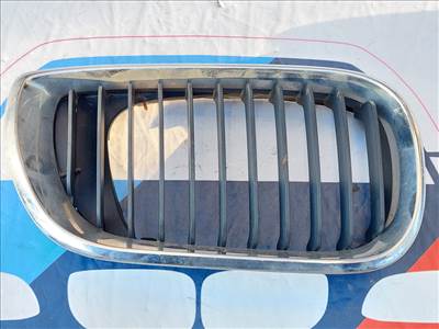 BMW E46 facelift sedan touring jobb első vese hûtőrács - fültörött - tákolt