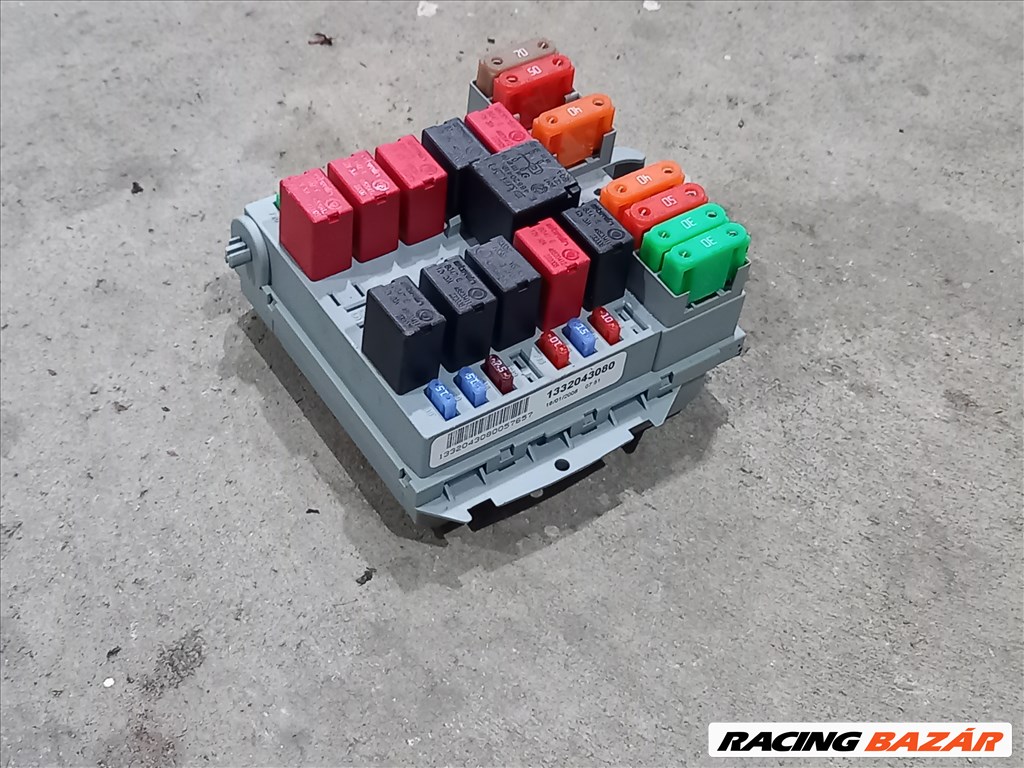 Fiat DUCATO Citroen JUMPER Peugeot BOXER Motortér biztosítéktábla 8024 1332043080 3. kép