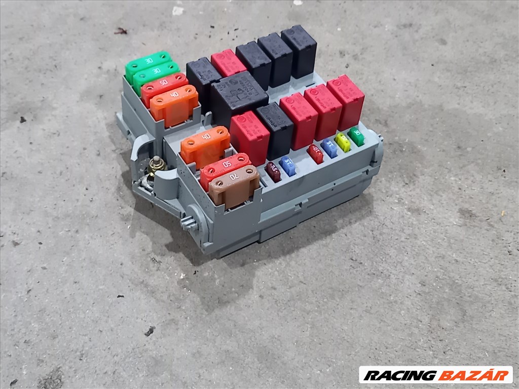 Fiat DUCATO Citroen JUMPER Peugeot BOXER Motortér biztosítéktábla 8024 1332043080 1. kép