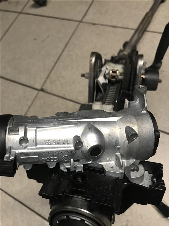 Skoda Octavia III gyújtáskapcsoló + kulcs 3. kép