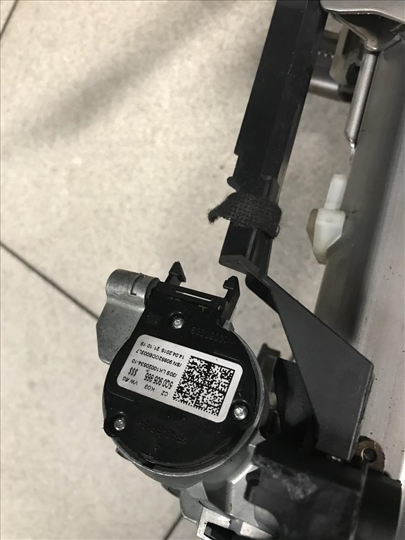 Skoda Octavia III gyújtáskapcsoló + kulcs 4. kép