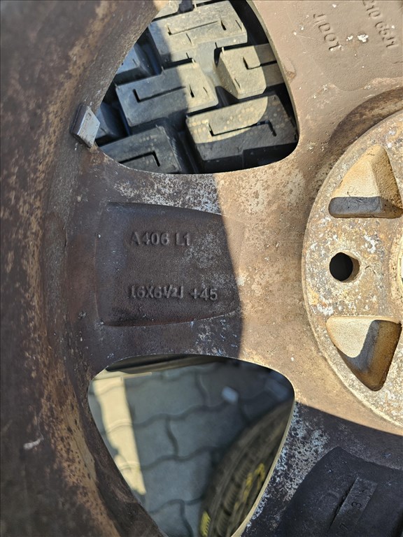  5x114.3 lyukosztású 6,5JJ 16" újszerű (gyári felni) alufelni 3. kép