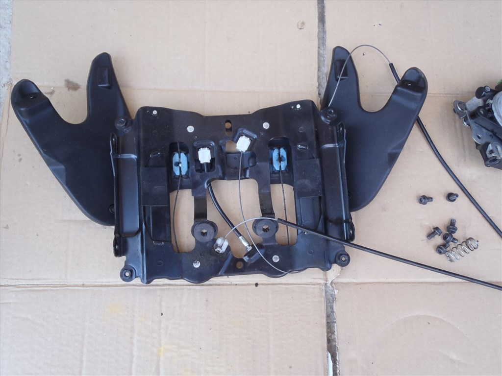 SUZUKI BURGMAN 650-ES,2009-ESRŐL:MOTOROS FEJIDOMPLEXI TAPOLCÁN 16. kép