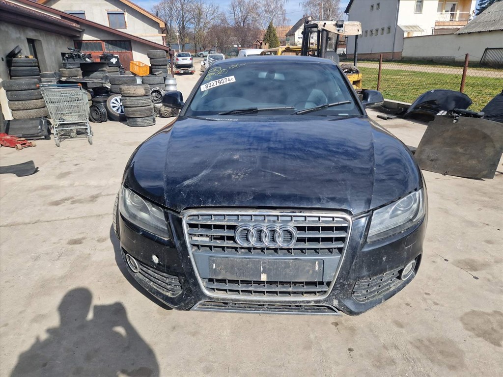 Audi A5 (B8 - 8T) bontott alkatrészei 2. kép