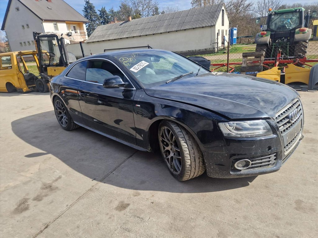 Audi A5 (B8 - 8T) bontott alkatrészei 5. kép