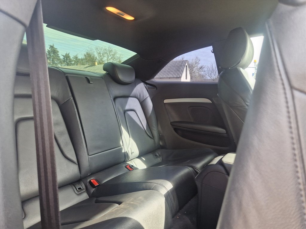 Audi A5 (B8 - 8T) bontott alkatrészei 6. kép