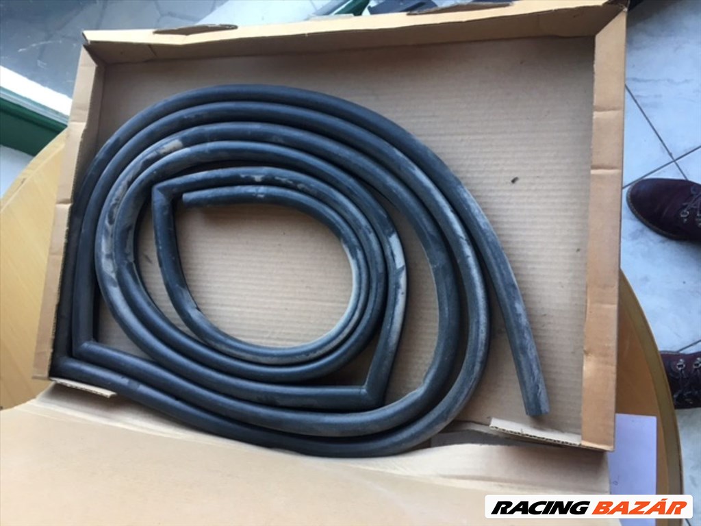 Ford Transit Mk5 Hátsó ajtó bal első ajtó gumitömítés  6901082 1. kép