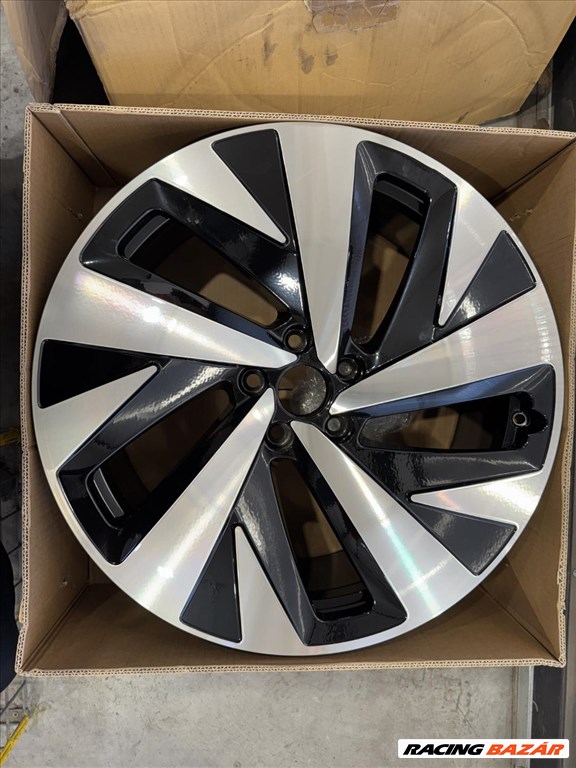 R20 original Volkswagen 8J ET45  11A 601 025A  11A601025A 2db alufelni 2. kép