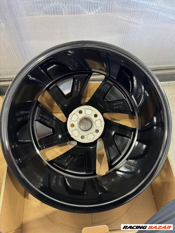 R20 original Volkswagen 8J ET45  11A 601 025A  11A601025A 2db alufelni 8. kép