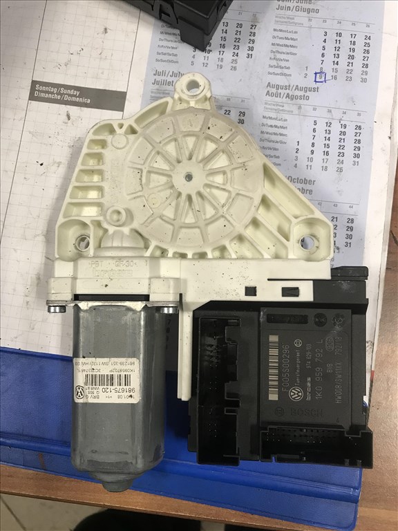 Volkswagen Passat B6 3C _jobb első ablakemelő motor 1k0959792l 1. kép