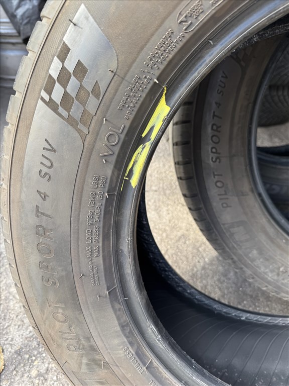 Michelin Pilot Sport 4 SUV 235/60 R18 107V XL 6,5mm-es nyárigumi garnitura eladó 2. kép