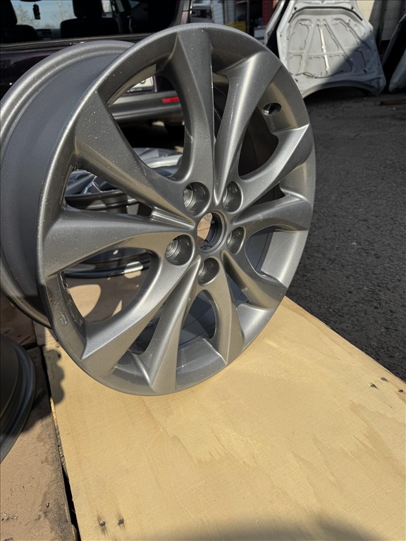  5x114.3 lyukosztású 7JJ 17" felújított (gyári felni) alufelni 3. kép