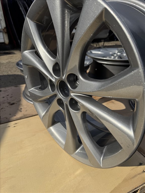  5x114.3 lyukosztású 7JJ 17" felújított (gyári felni) alufelni 4. kép