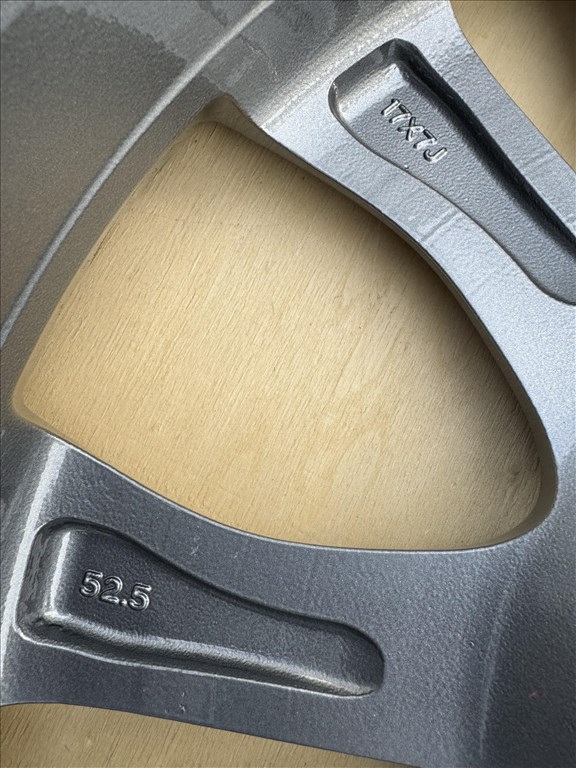  5x114.3 lyukosztású 7JJ 17" felújított (gyári felni) alufelni 6. kép