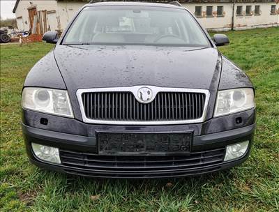 Skoda Octavia II fényszóró mosós első lökhárító 