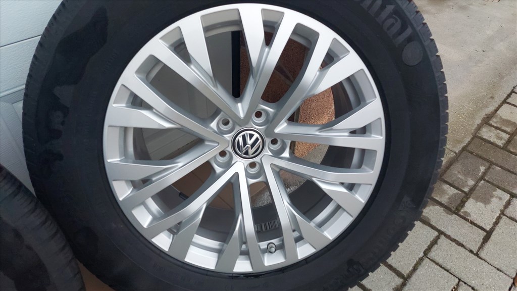 Gyári, Új,VW Tuareg III. /CASCADE/18" alufelni 5x112 Új téli gumik  1. kép