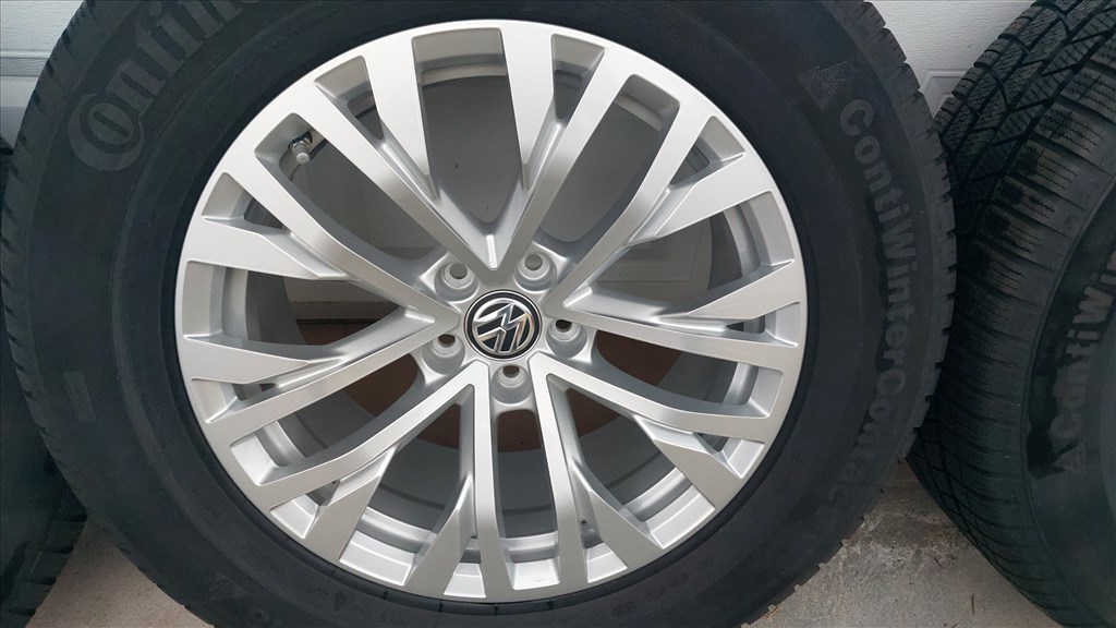 Gyári, Új,VW Tuareg III. /CASCADE/18" alufelni 5x112 Új téli gumik  3. kép