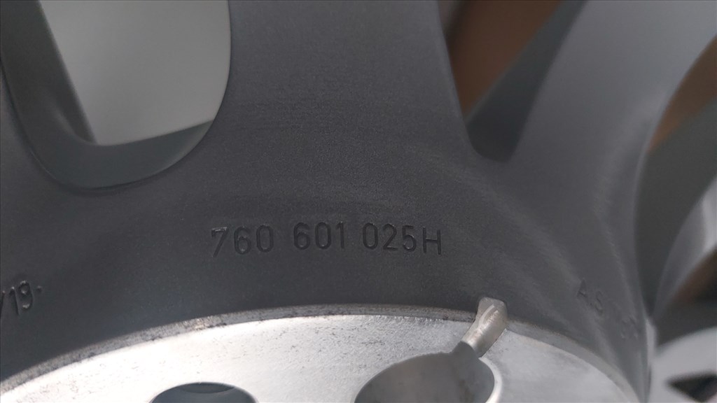 Gyári, Új,VW Tuareg III. /CASCADE/18" alufelni 5x112 Új téli gumik  19. kép