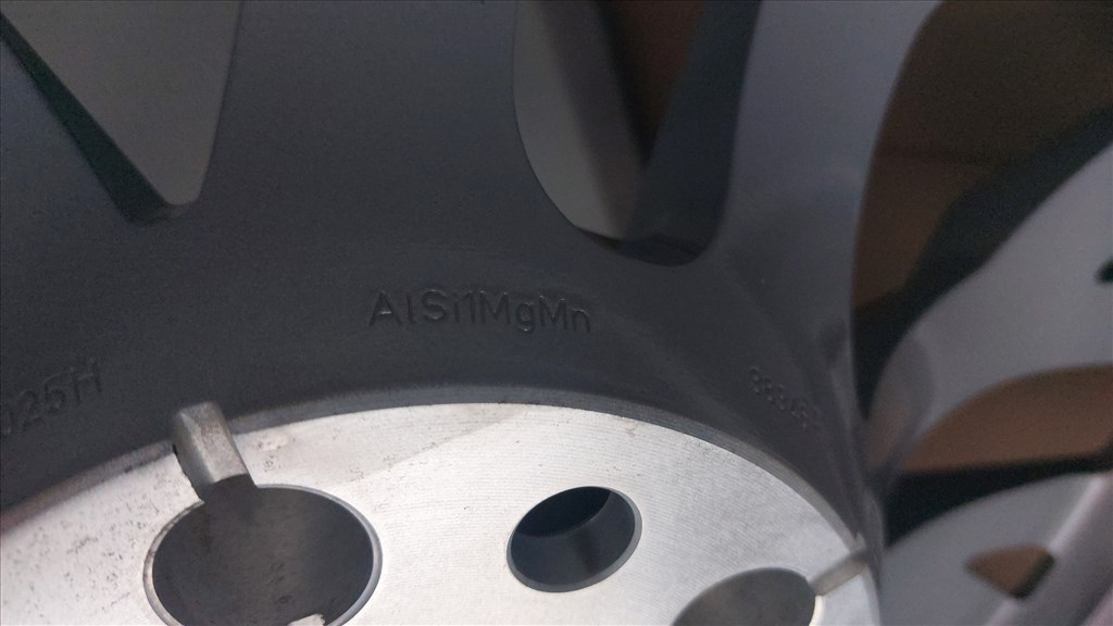 Gyári, Új,VW Tuareg III. /CASCADE/18" alufelni 5x112 Új téli gumik  20. kép