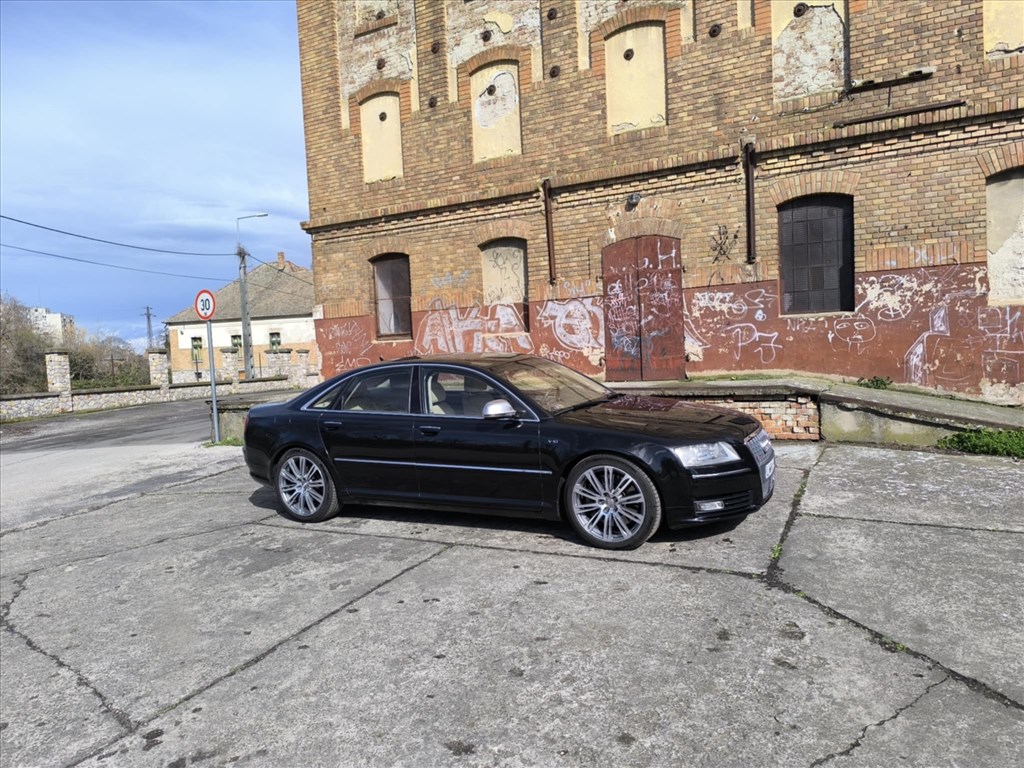 AUDI S8 5.2 V10 quattro Tiptronic Bang&Olufsen Solar Ajtószervo V10 2. kép