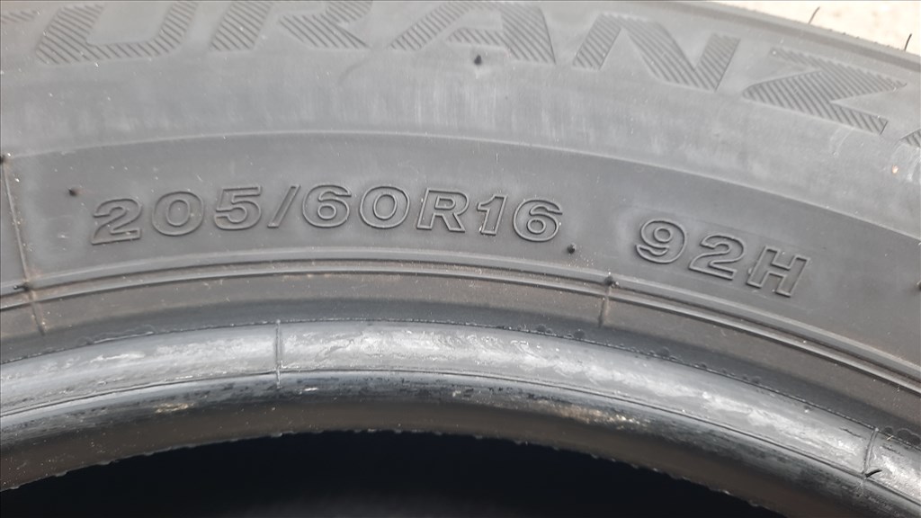  205/60 R16 Bridgestone Nyári gumik 6. kép