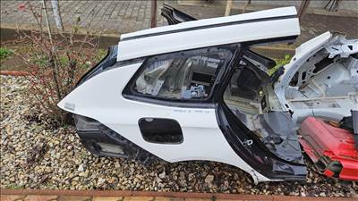 Opel Insignia B Sports Tourer Jobb hátsó negyed SÁRVÉDŐ