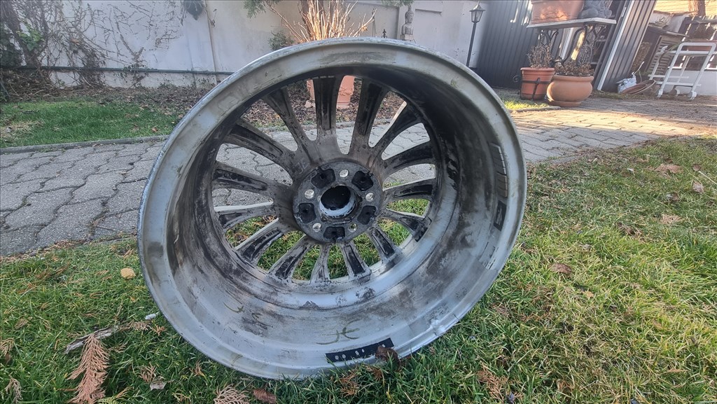  5x112 lyukosztású 8JJ 18" használt (gyári felni) alufelni 2. kép