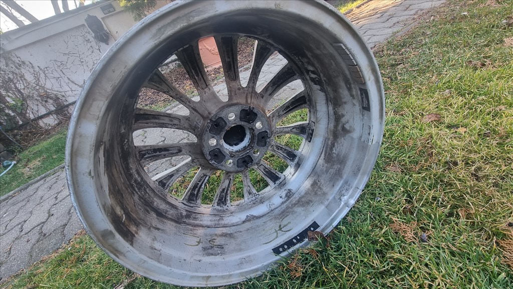  5x112 lyukosztású 8JJ 18" használt (gyári felni) alufelni 3. kép