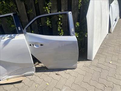 Toyota Corolla (E210) jobb hátsó ajtó  6700302540