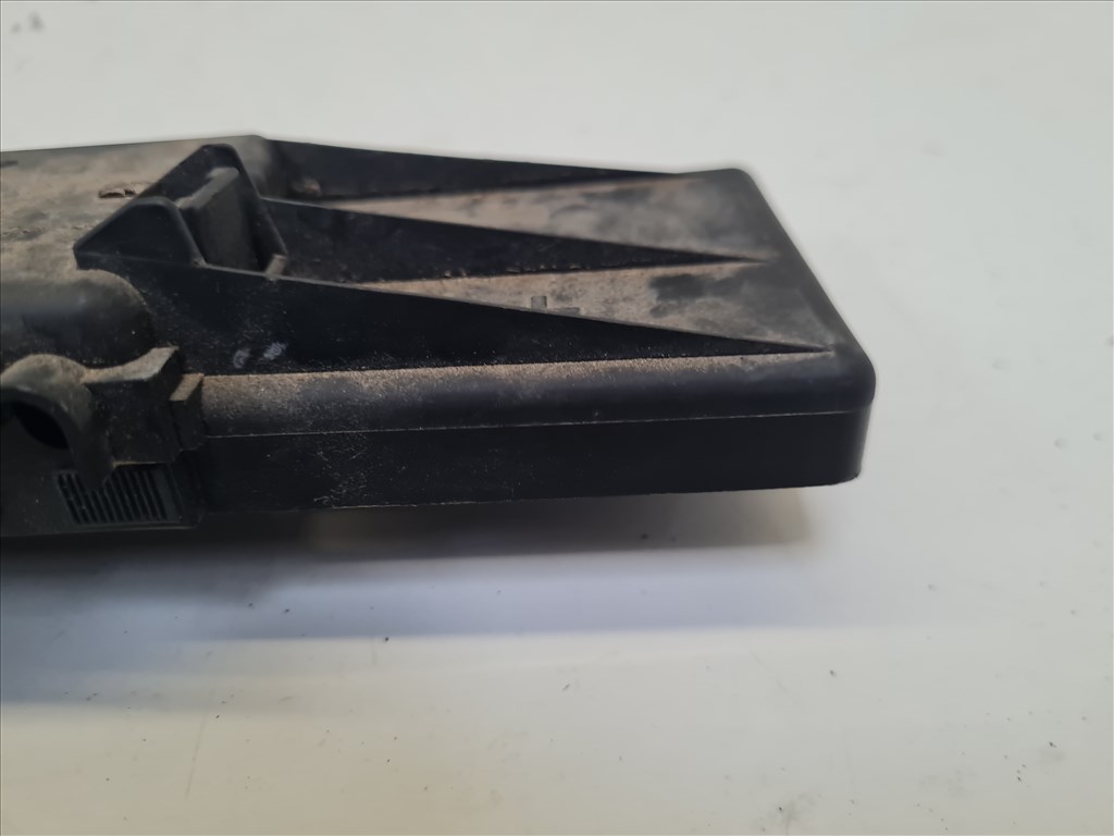 Volkswagen Golf IV 1.4 16V biztosítéktábla (18347) 4. kép