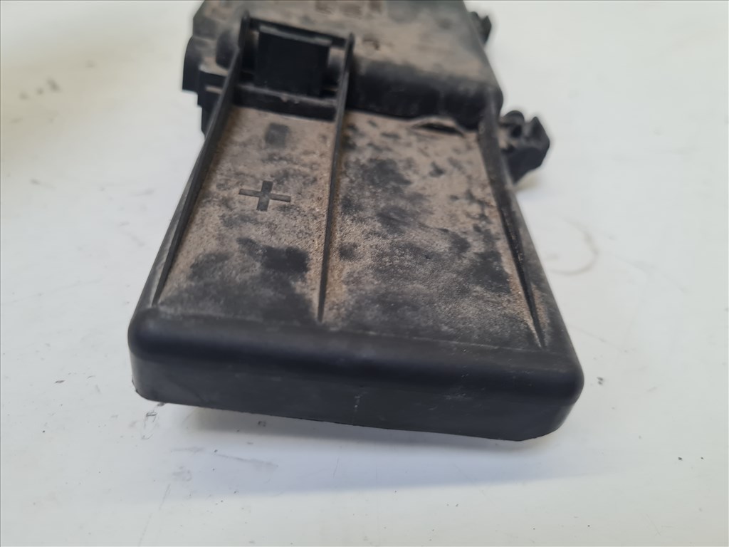 Volkswagen Golf IV 1.4 16V biztosítéktábla (18347) 5. kép