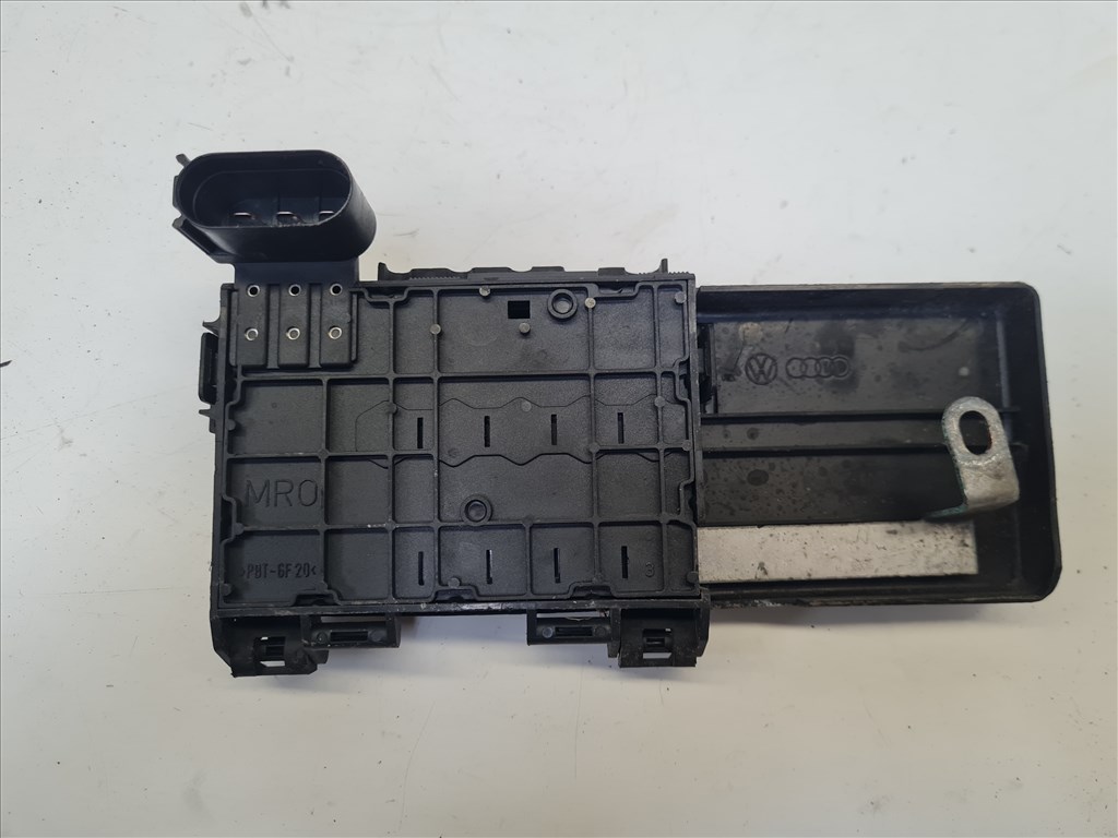 Volkswagen Golf IV 1.4 16V biztosítéktábla (18347) 8. kép