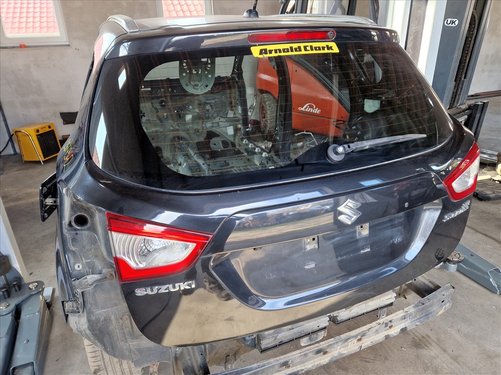 Suzuki S-cross csomagtérajtó ZCE 2. kép