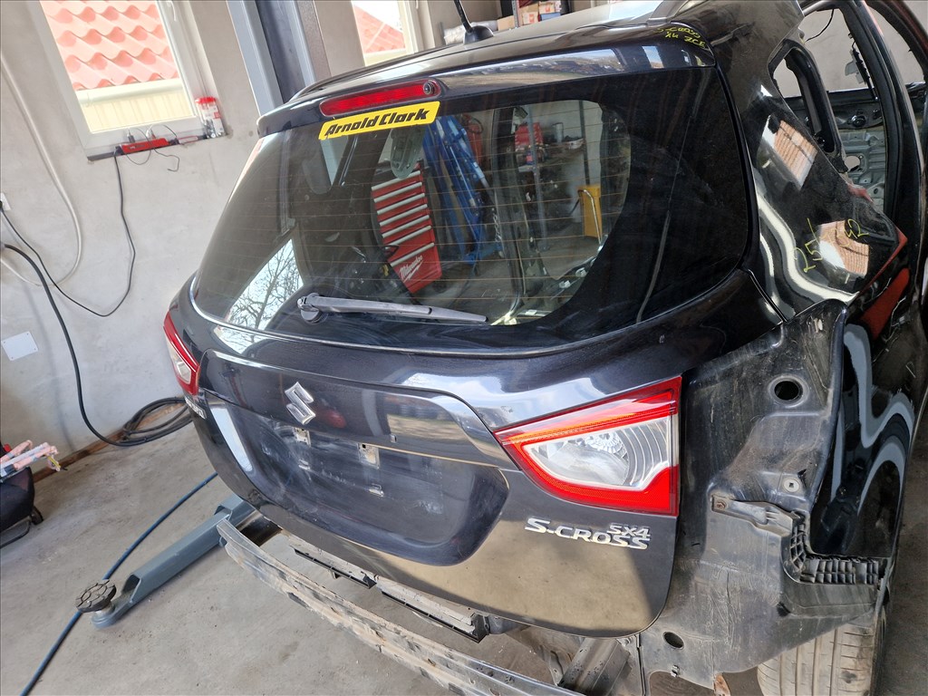 Suzuki S-cross csomagtérajtó ZCE 3. kép