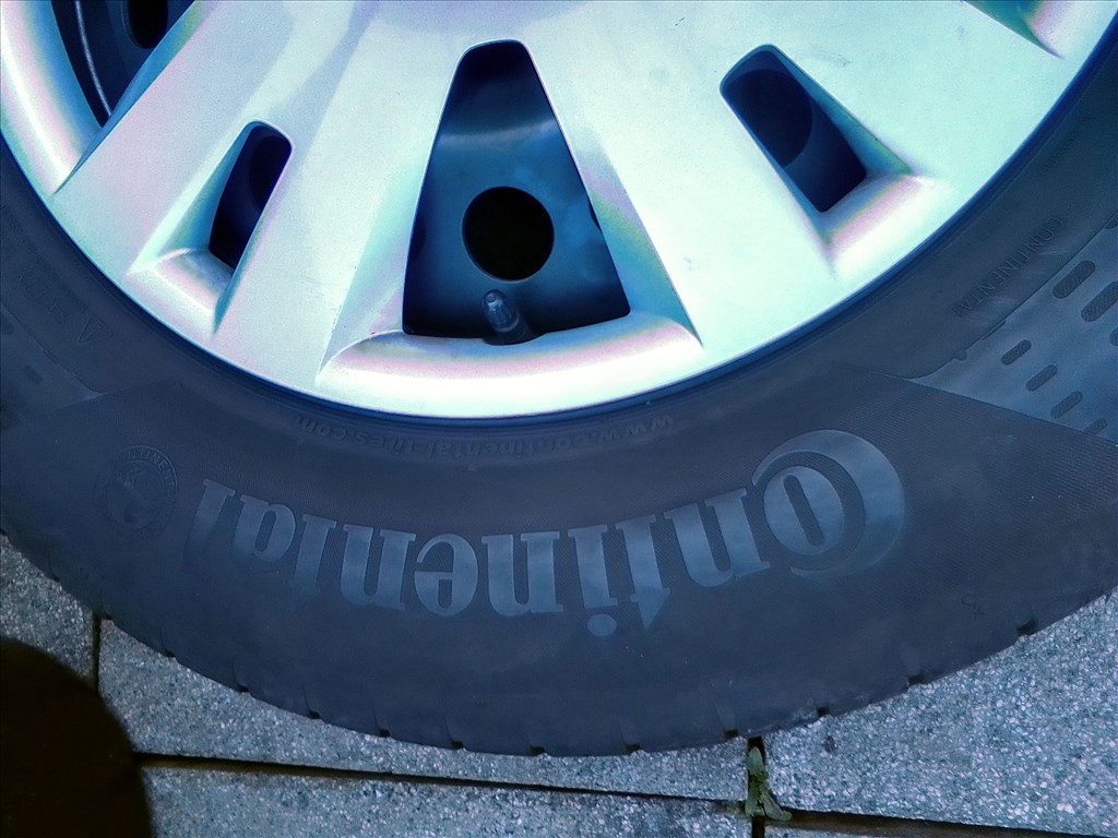  5x105 lyukosztású gyári Opel Mokka lemezfelni, rajta 215/65R16 Continental nyári gumi 4. kép