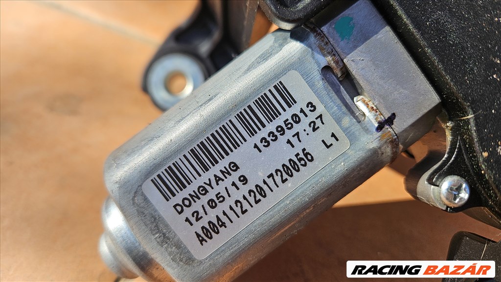 Opel Astra J GTC Hátsó ablaktörlő motor  13395013 3. kép