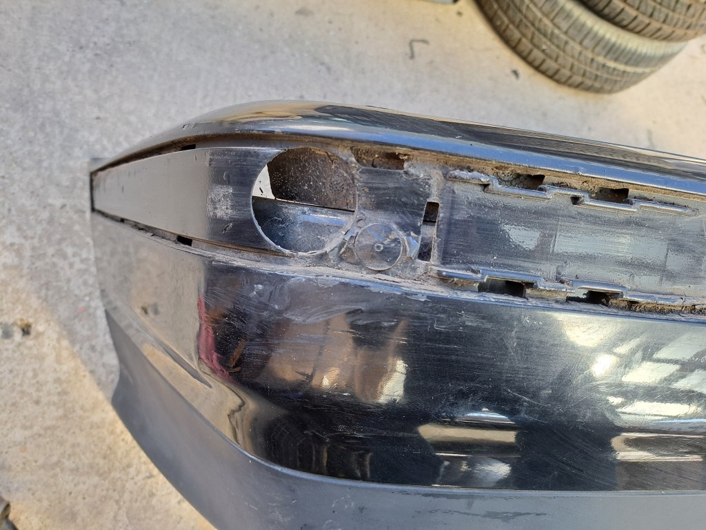 BMW E36 fekete cosmosschwarz hátsó lökhárító 3. kép