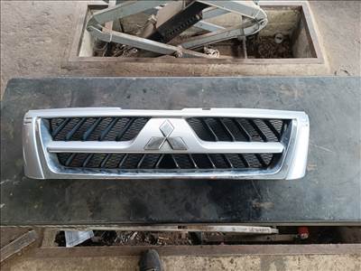 Mitsubishi Pajero III hűtő díszrács 