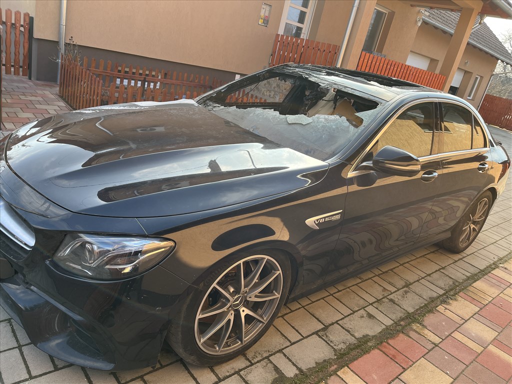 Mercedes E 63 AMG bontott alkatrészei 3. kép
