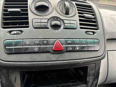 Mercedes Vito 639 középkonzol alsó sor kapcsoló  646980