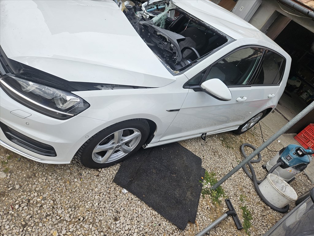 Volkswagen Golf VII (A7 Typ 5G) bontott alkatrészei crlb motor pgs váltó  3. kép